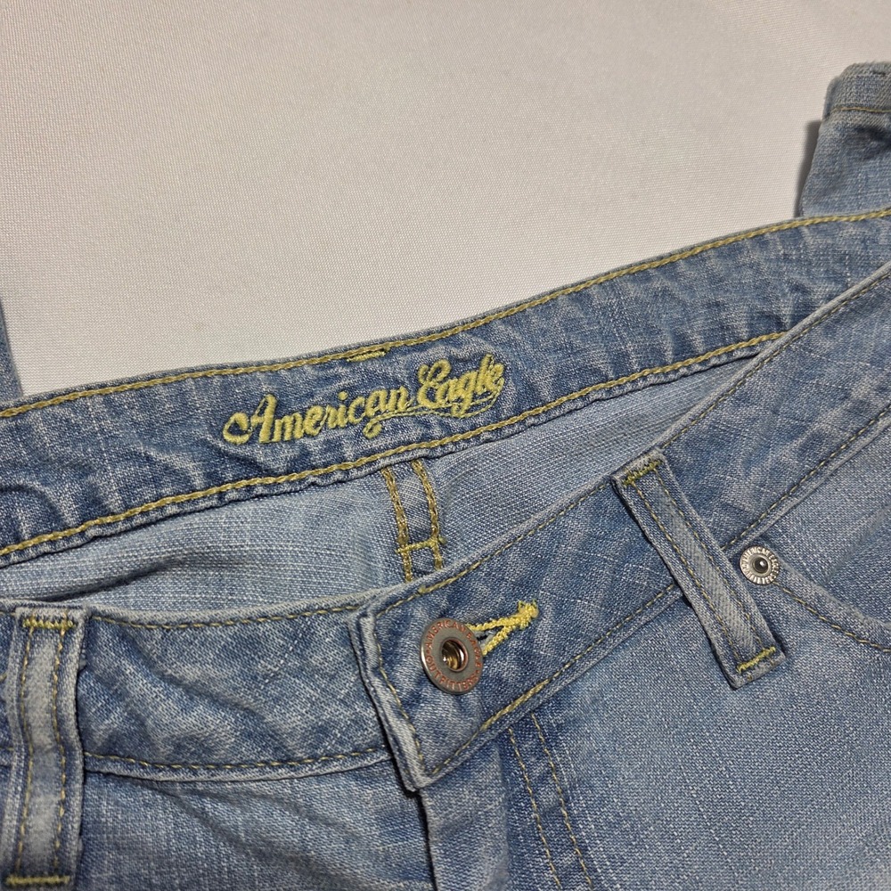 American Eagle Boyfriend Jeans Light Wash Distressed Denim Size 8 Classic Fit - Picture 2 of 8